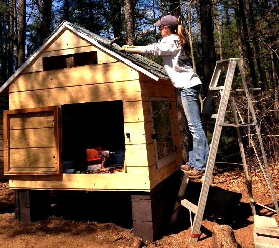 Chicken coop built out of recycled wood pallets